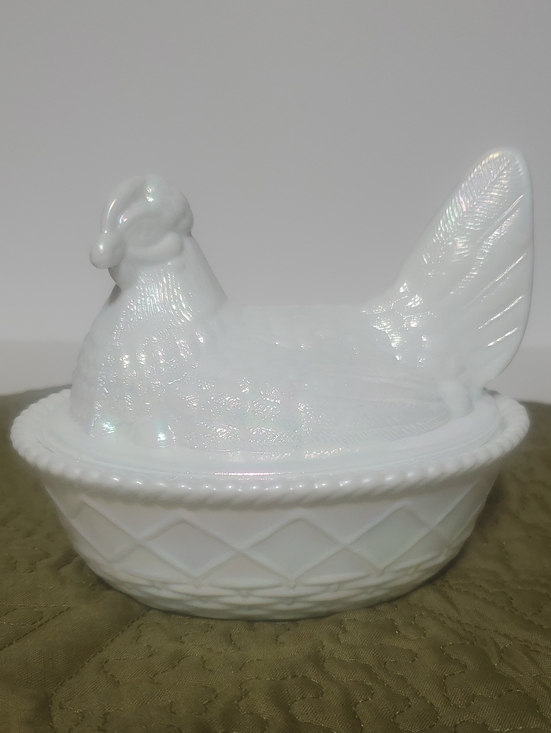 Westmoreland Other - Vtg Westmorland Iridescent White Milk Glass Hen On Nest